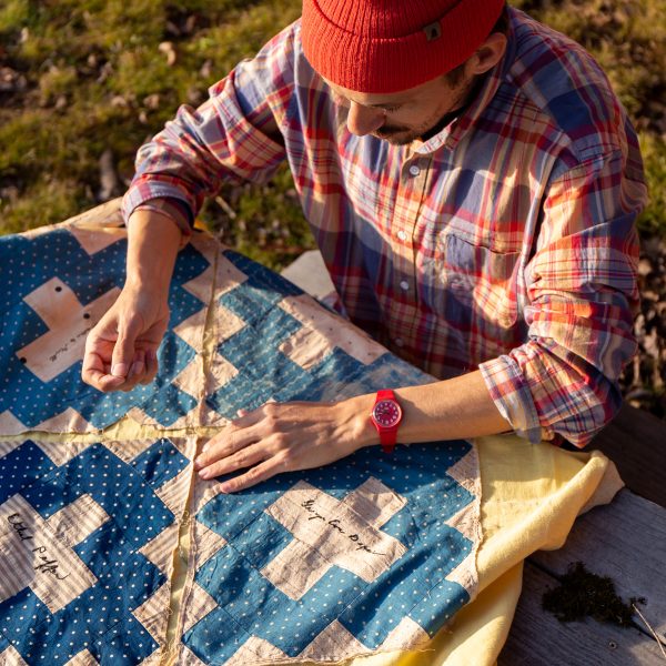 Zak Foster hand piecing a quilt