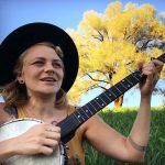Sparrow Kettner playing the banjo Sparrow Kettner playing the banjo