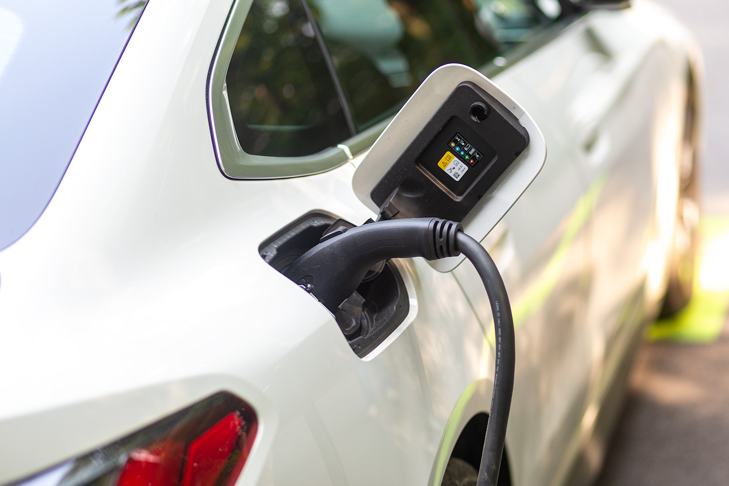 RAG_3381-car-plug-side