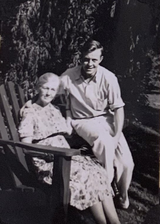 IMG_4424_Verlin Reese crop black-and-white photo of a young man next to a middle-aged woman in an Adirondack chair